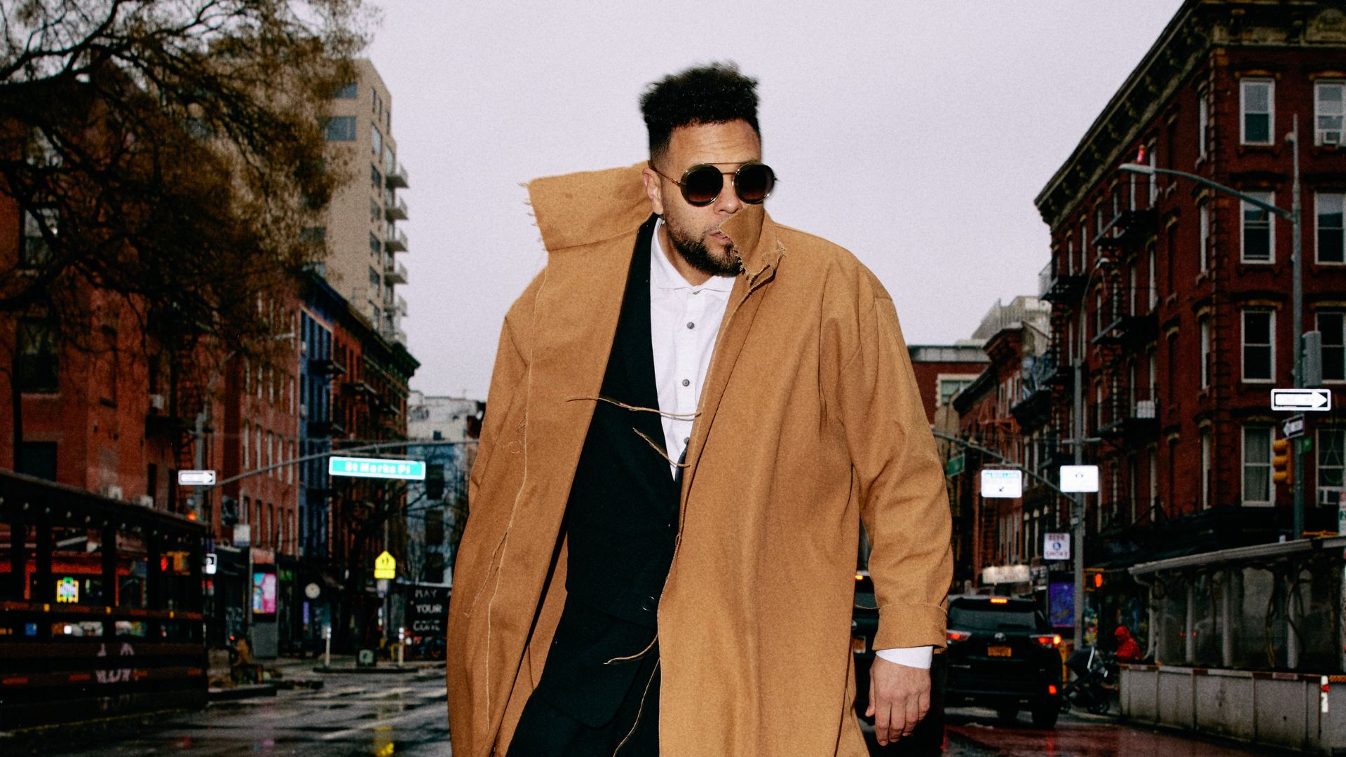 Mélanger les genres & décentrer les regards